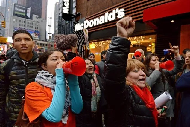 fast food workers protest for better wages and working conditions