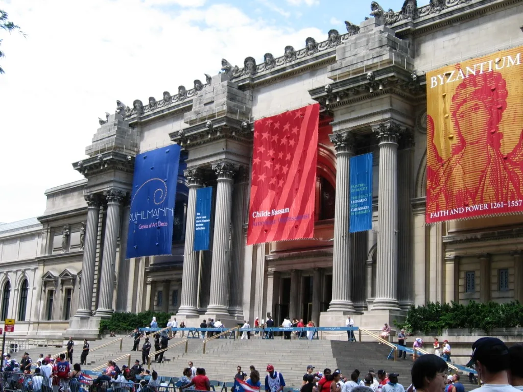 metropolitan museum of art building exterior on a sunny day